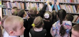 Урок - экскурсия «Знакомство с библиотекой» прошел в Рощинской библиотеке