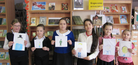 Читатели Рощинской библиотеки нарисовали своих пап накануне 23 февраля