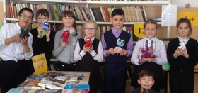 Забавных котят из носков сшили читатели Есаульской библиотеки