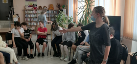 "Знакомство с театральным миром» в Мирненской библиотеке