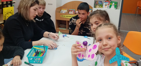 "Поздравляем дорогих мужчин и милых дам!"