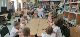 День флага в библиотеке посёлка Мирный.