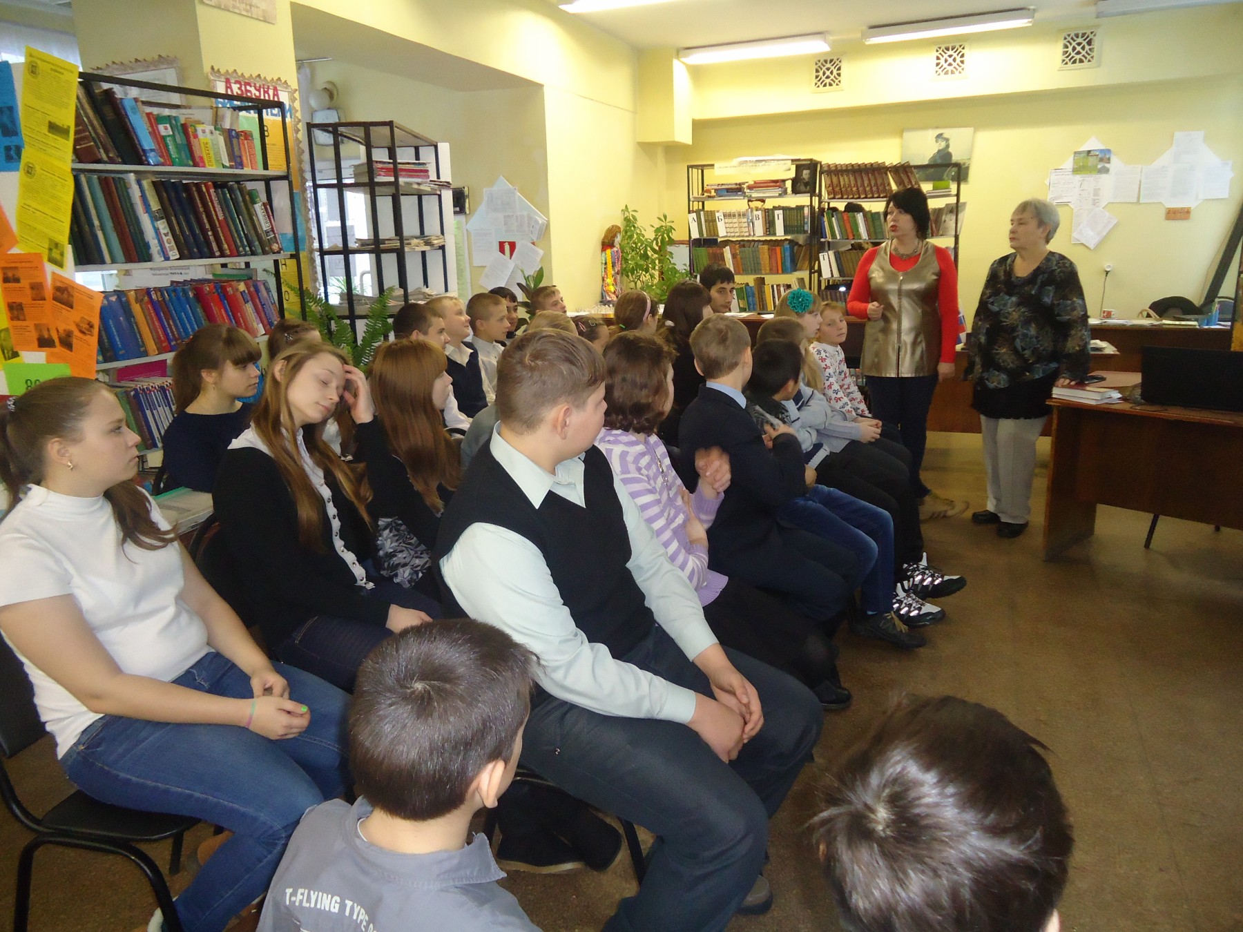 Беседа «Памяти воинам..." в Полетаевской библиотеке для 5 и 7 классов